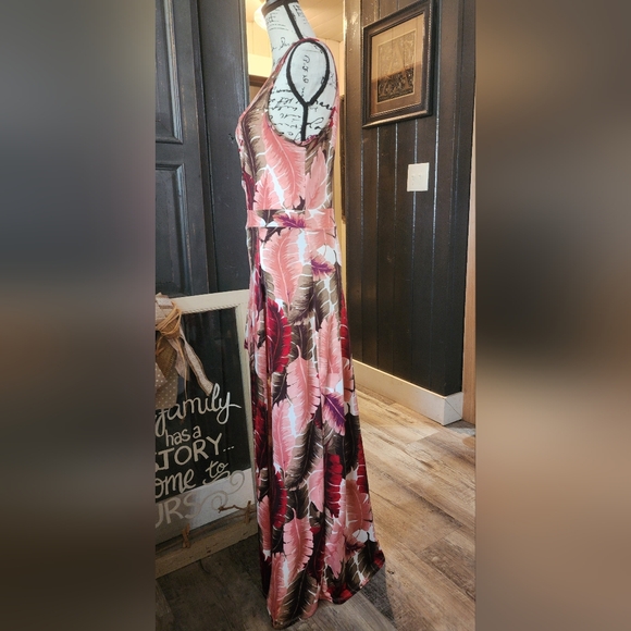 Iris Rich Vibrant Tropical Maxi Dress - Picture 2 of 8